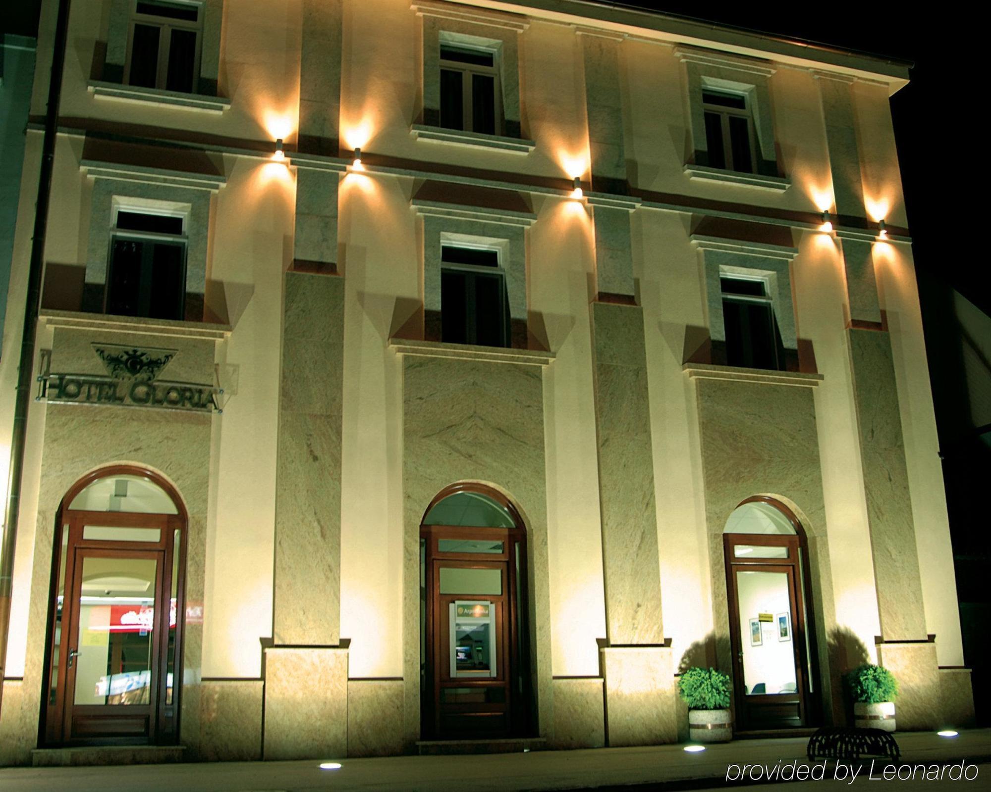 Hotel Forum Garni Subotica Buitenkant foto