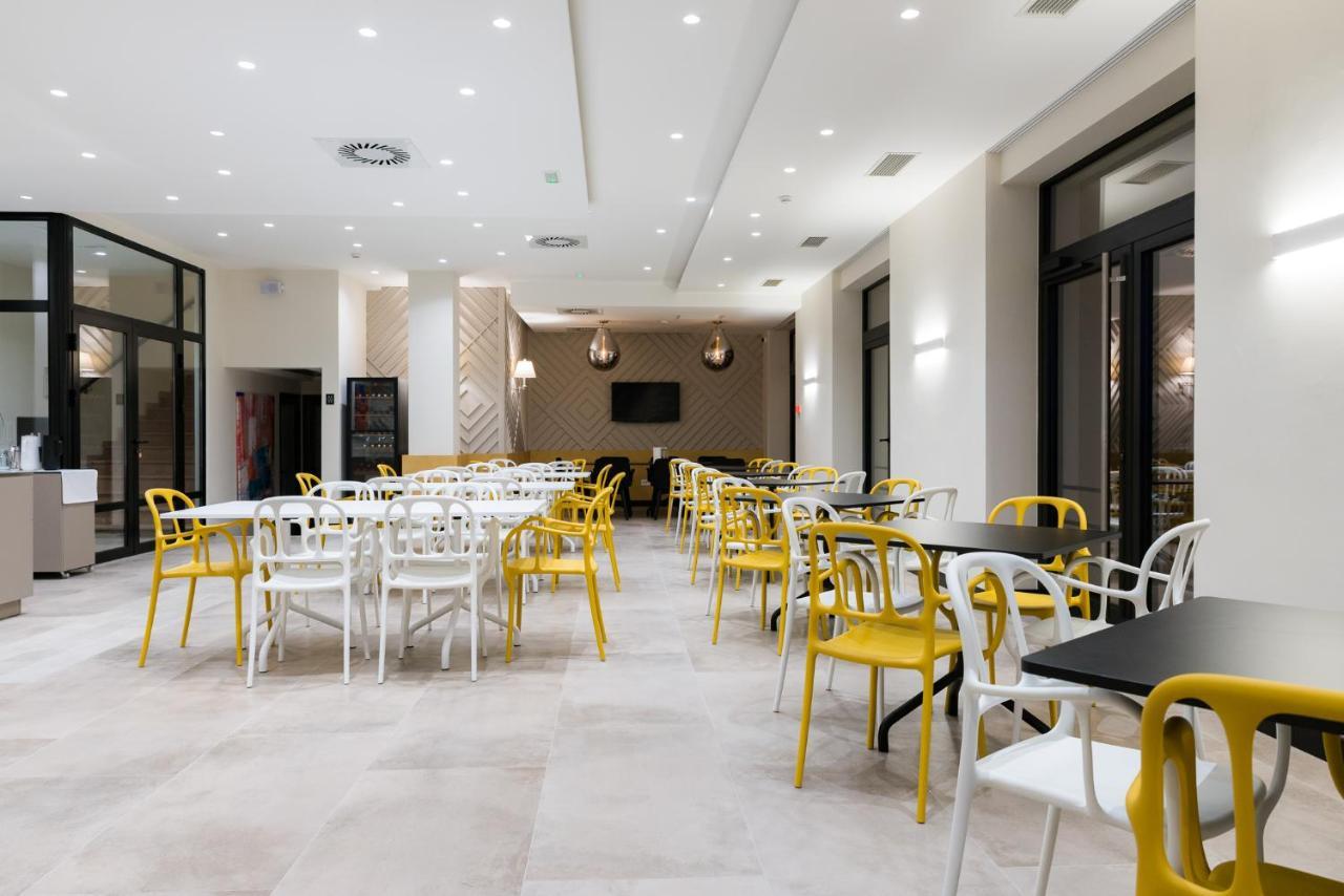 Hotel Forum Garni Subotica Buitenkant foto